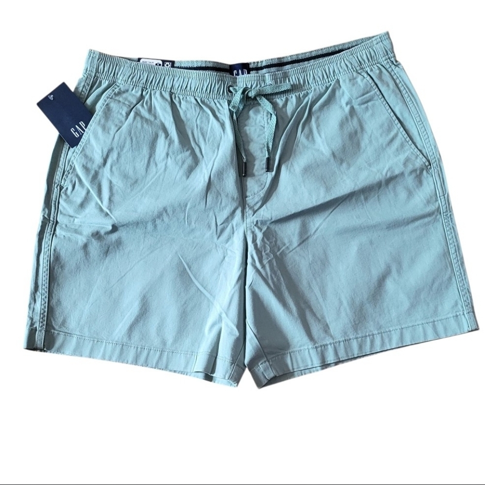 GAP NWT  Light Green Casual Shorts.Size XL, Cotton